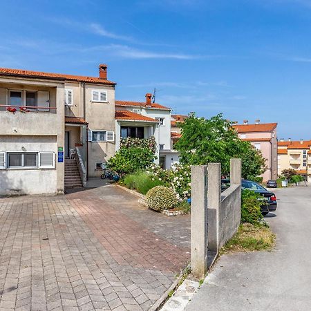 Nice Apartment In Pula With Kitchen Luaran gambar