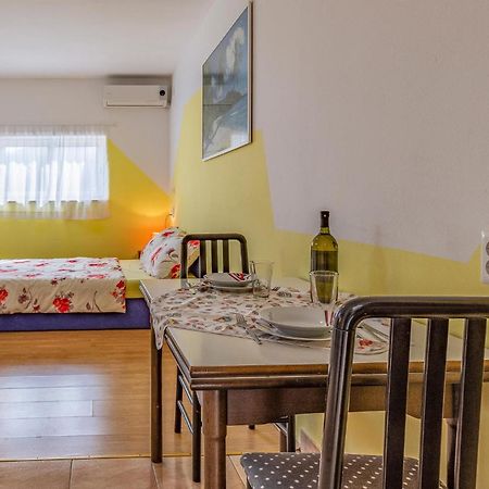 Nice Apartment In Pula With Kitchen Luaran gambar