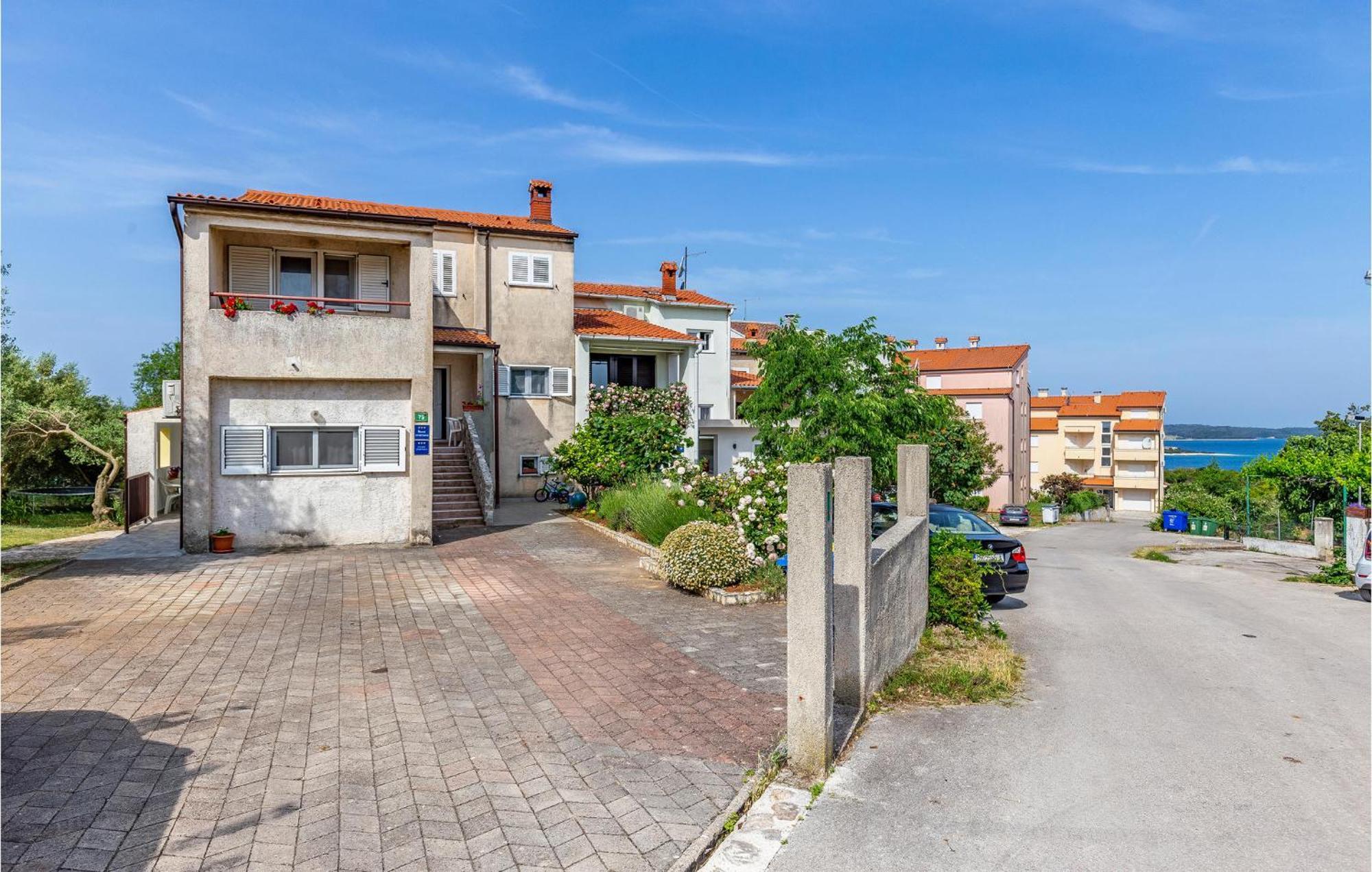 Nice Apartment In Pula With Kitchen Luaran gambar