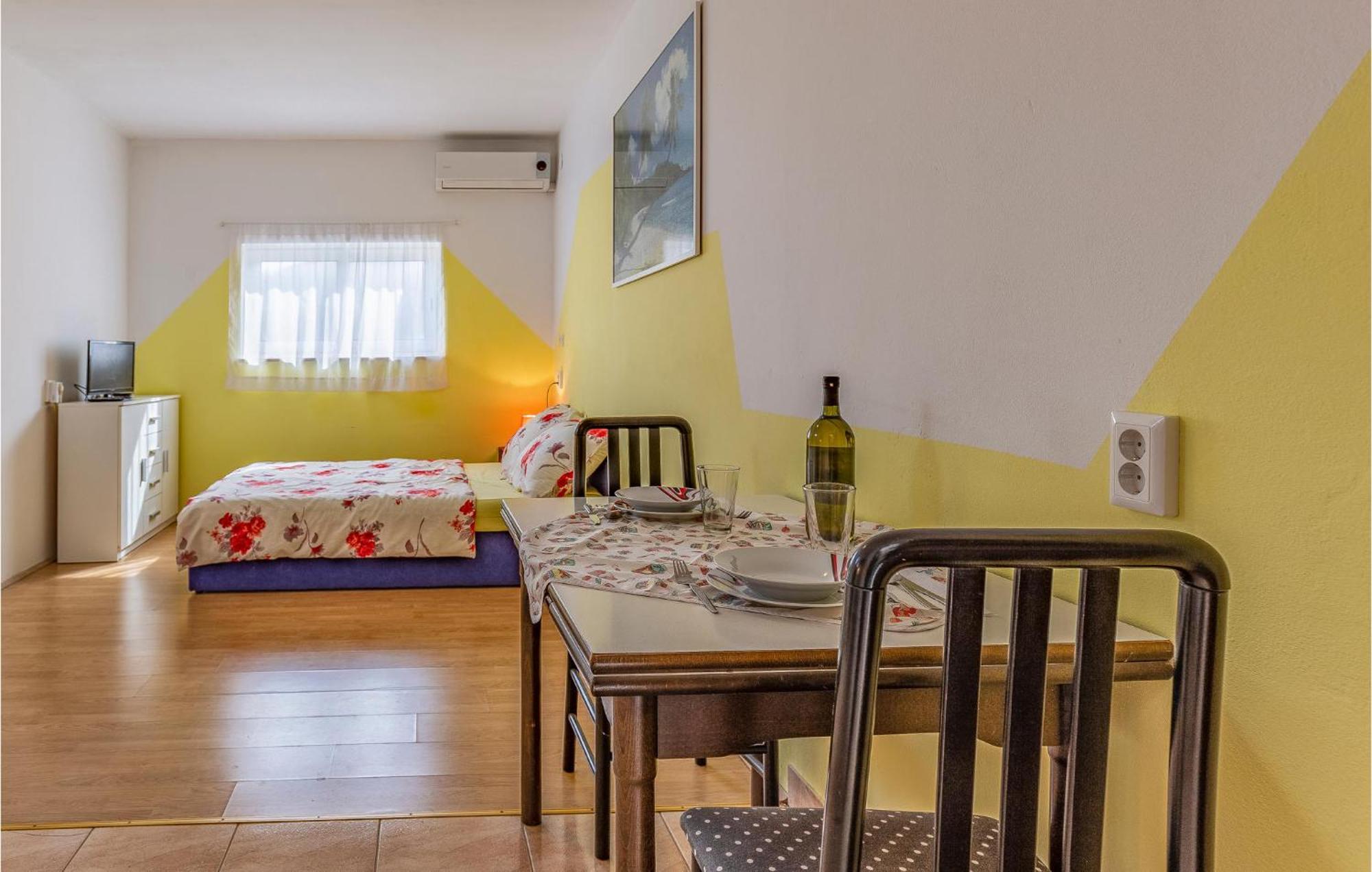 Nice Apartment In Pula With Kitchen Luaran gambar